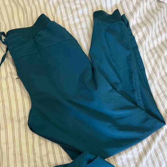 Barco Uniforms Teal Scrub Set - Picture 3 of 3